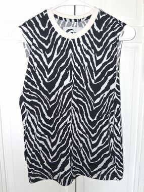 Sleeveless Zebra Print Muscle Tank Top - Black & White